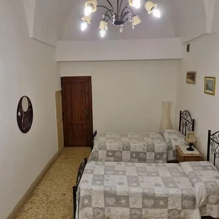 Giardino La Grotta 度假居 *